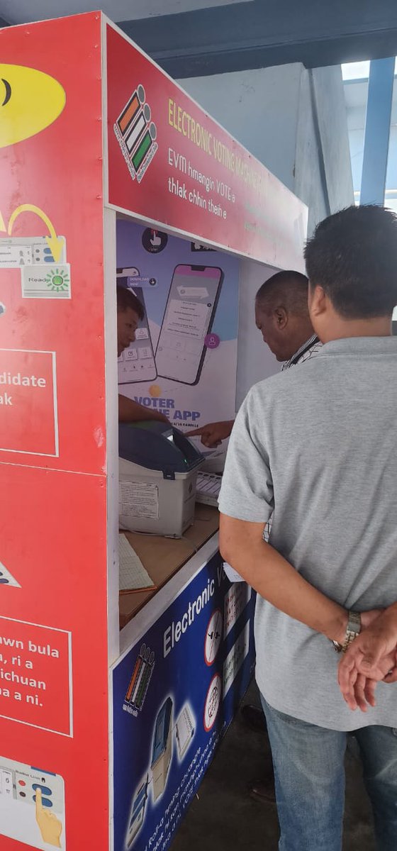 DEO_Kolasib's tweet photo. Hands-on Demonstration of EVM at DEO Office, Kolasib district.

A duh apiang tan DC Office-ah EVM hman dan a zir theih e.

#ECI
#NoVoterTobeleftBehind
#iVote4Sure
#GoVote https://t.co/IR8tmbIVGy