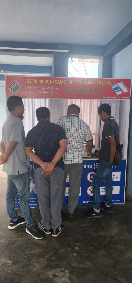 DEO_Kolasib's tweet photo. Hands-on Demonstration of EVM at DEO Office, Kolasib district.

A duh apiang tan DC Office-ah EVM hman dan a zir theih e.

#ECI
#NoVoterTobeleftBehind
#iVote4Sure
#GoVote https://t.co/IR8tmbIVGy