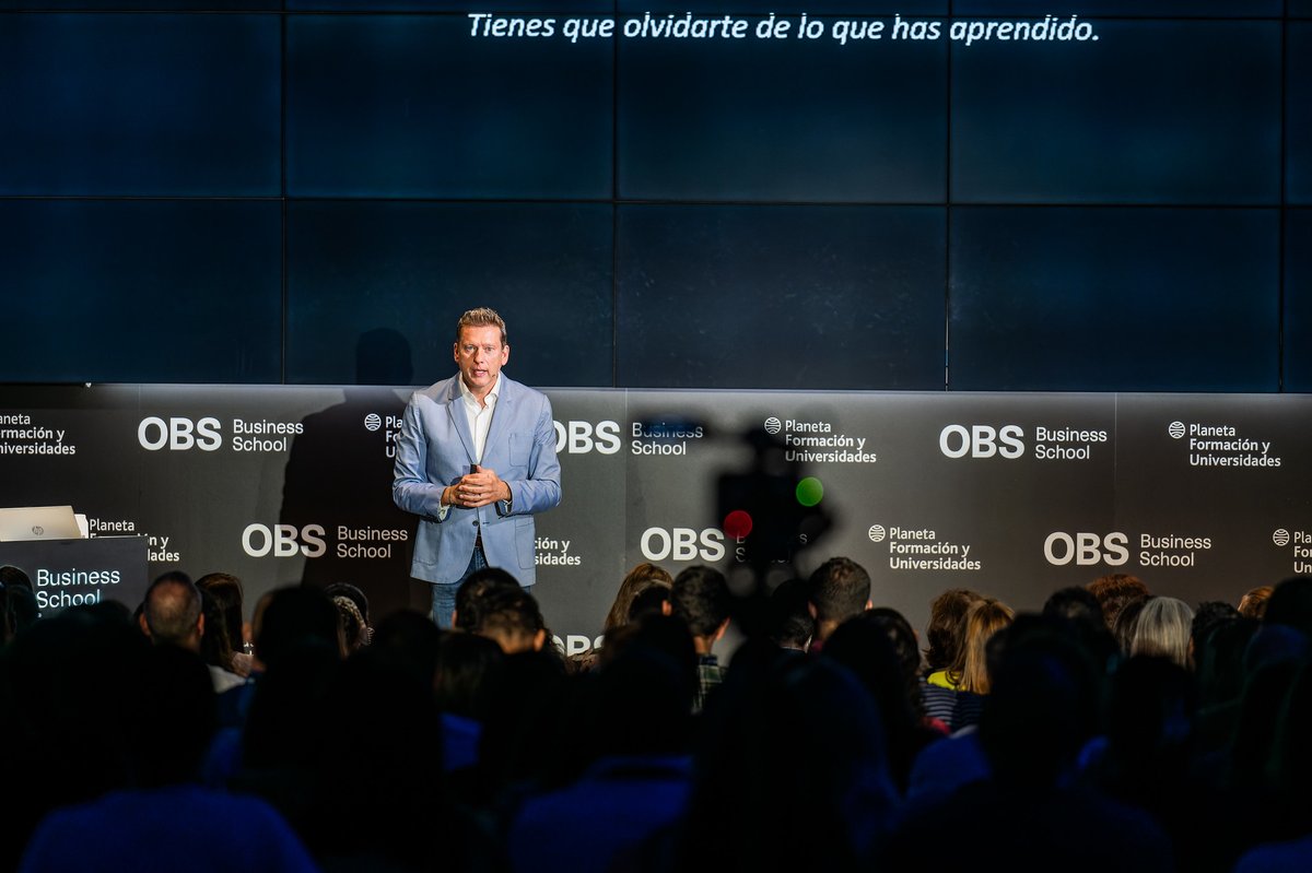 lluissoldevila's tweet photo. El rasgo #10 del Líder Digital es #Red. Tradicionalmente, tu valor como #líder se medía con la gente que tenías al cargo. Eso ya ha cambiado y te lo cuento en este post: https://t.co/XSPUSEPxub. #LiderazgoDigital #DigitalThinking #Speaker https://t.co/OqcPNPI229