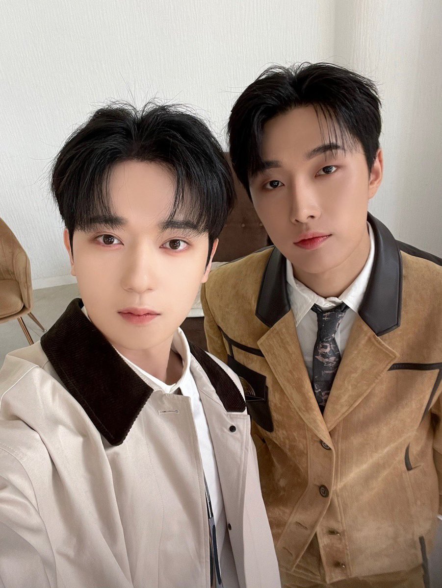 OmegaX_official's tweet photo. [📸]

‘그 시절 우리가 좋아했던 소년‘을
떠오르게 만드는 맏막즈 💚

훈훈함으로 가득한 gleam 매거진 ✨

#OMEGA_X #오메가엑스
#재한 #JAEHAN 
#예찬 #YECHAN 
#gleam https://t.co/pCZGzJrk8a