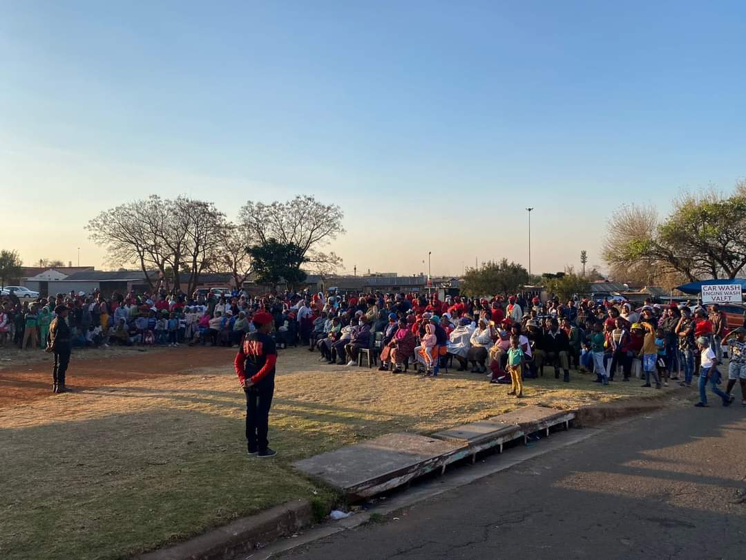 True reflection of EFF JHB Chiawelo Ward 11 Community Meeting. The rest to dust bin.
We don't have time to play here, the gloves are off now, next year is 2024. 
#EFFTurns10
#FillUpFNBStadium
