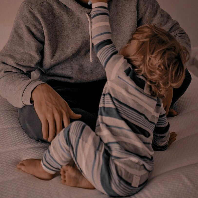 นอกเหนือถารกิจที่อาจด่วนพอส่งเข้ากริซโม่ ปีเตอร์ใช้เวลากับเมย์เดย์ในมิติของตัวเองตลอด หลังเขาไปรับเธอที่หน้าบ้านMJด้วยสภาพหัวฟูเล็กน้อย(เฮ้ บางครั้งเยลจัดผมก็ไร้คุณภาพ)

เธอเล่นกับพ่อของเธอด้วยตุ๊กตาที่ใหญ่กว่ามือตัวเองเล็กน้อย คุณหมีสีฟ้าอ่อนแปะตอหนวดปีเตอร์พร้อมเสียงหัวเราะ