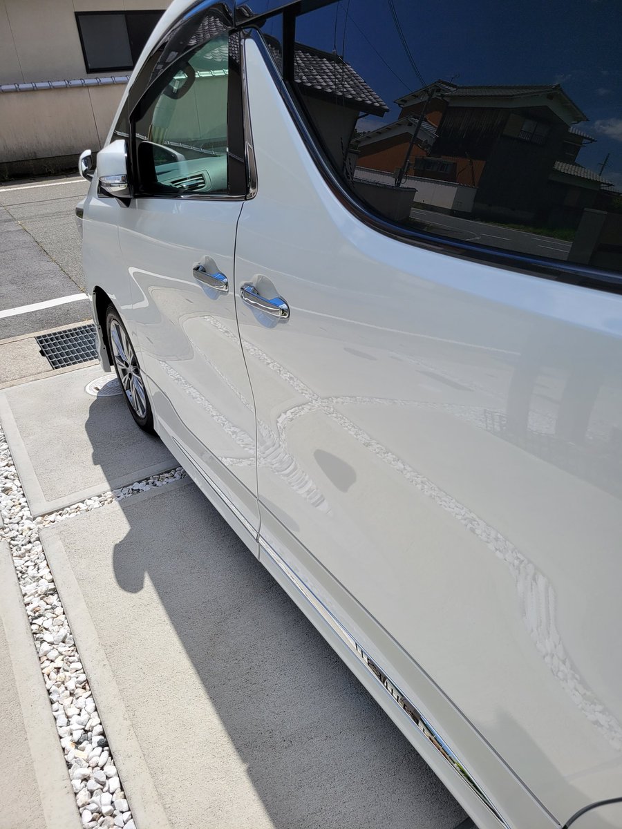 waiwaial's tweet photo. 5時間洗車完了🥵
白でこれだけ艶でたら満足🤭
ここから13したらどうなるのか興味はあるw
#blask12
#blask10 https://t.co/DdfxhzW761