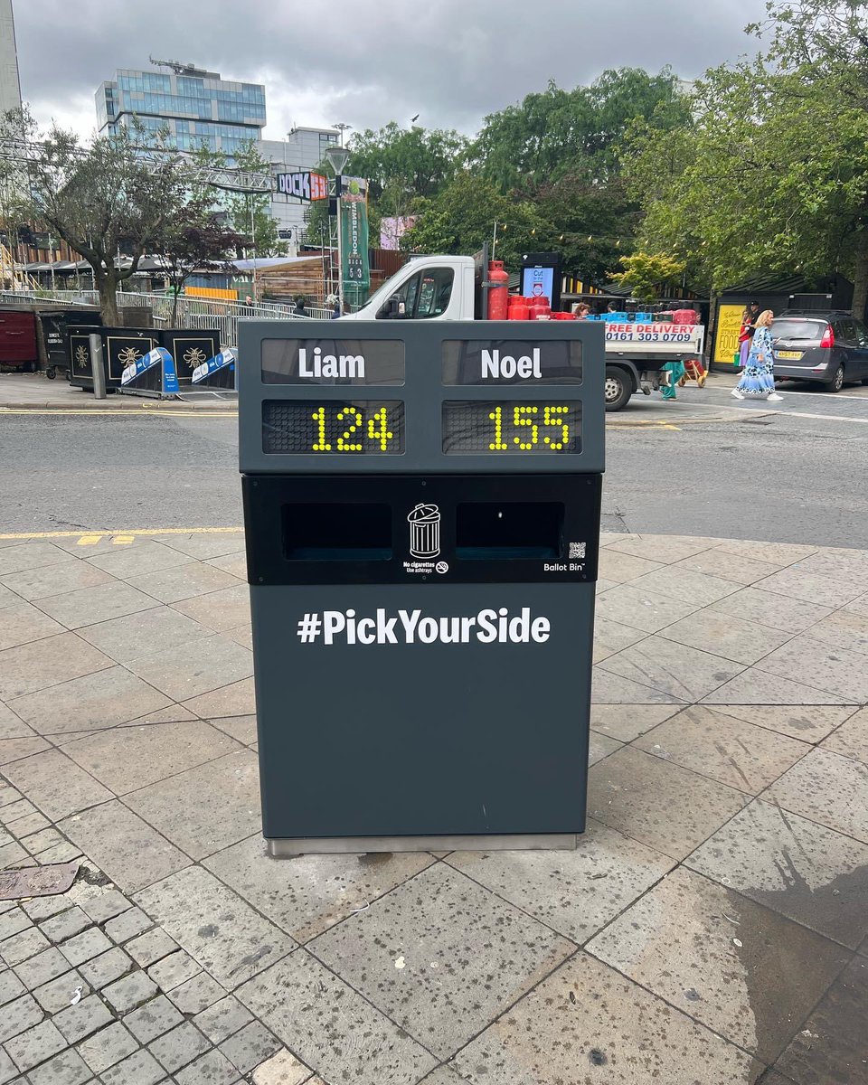 LisaTheAllen's tweet image. Loving the #BigBallotBins in #Manchester #PickYourSide Sheer brilliance from @hubbubUK again. Wait a minute, who picked ‘muffin’ in Manchester?
