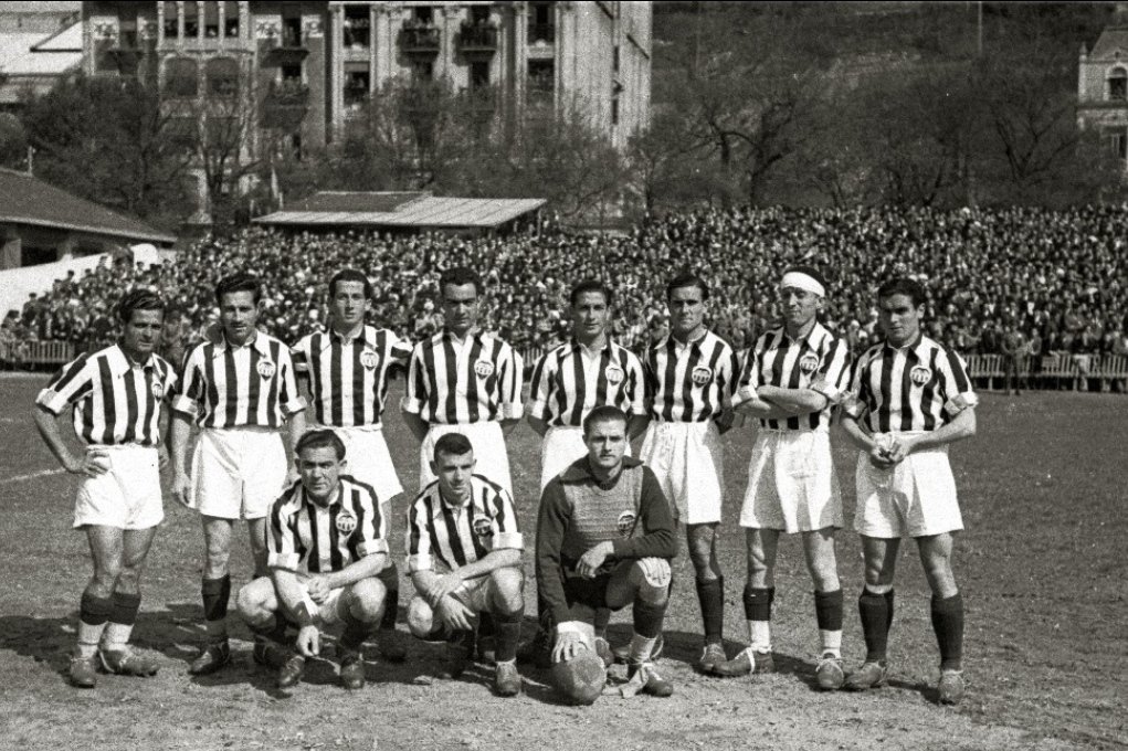 elsetalbinegre's tweet photo. Buenos días albinegros del mundo!
Magnífico día para celebrar el 101 cumple del abuelo!
El Castellón está muy vivo.Y nos querían refundar!!
Para los que estuvieron,siempre presentes,para los que estamos y los que vendrán:
FELICIDADES, PAM PAM ORELLUT
#Dejadmeserdemiequipo
#PPO https://t.co/W69y6R1SuD