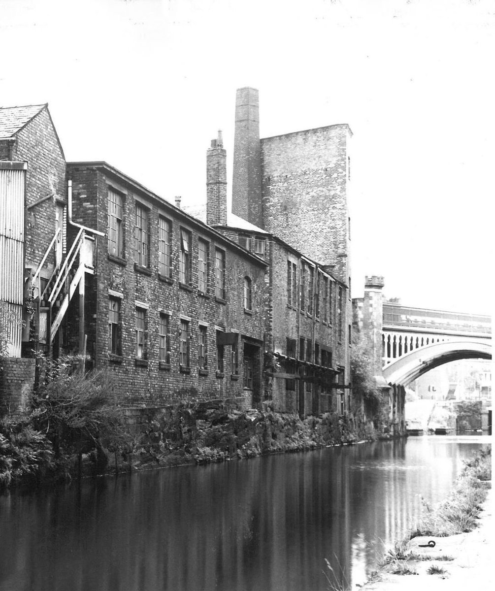 We do love looking back on the Castlefield area😃
Can you work out where is photo is taken?🤔

#castlefield #architecture #castlefieldestates #history #visitmanchester #design #manchester #flashfromthepast @McrHistory