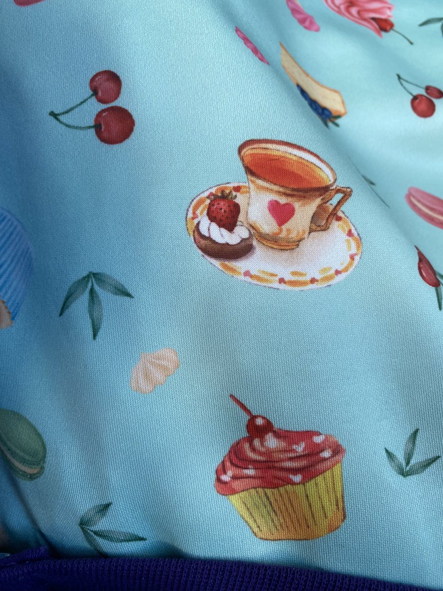 UKCopHumour's tweet photo. Gooooood morning all. When in office and decide to go 50s. Trouble is….the dress is making me hungry #FeedMeCake https://t.co/W2WMHF8I5Z