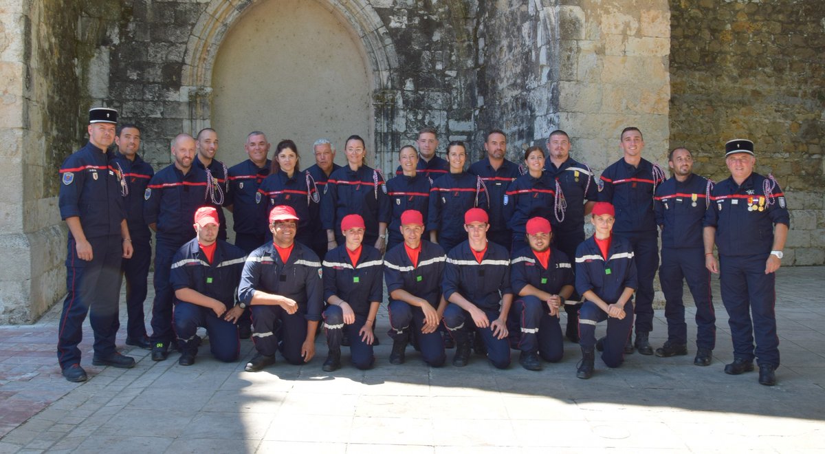 PompiersHerault's tweet photo. #ImageDuJour|| Les Sapeurs-#Pompiers &amp; les #JSP de l'#Hérault du centre de #Secours de #Cessenon réunis à l'issue de la #Cérémonie du 14 juillet dans leur commune #CourageEtDévouement https://t.co/ZgLKhSiHS9