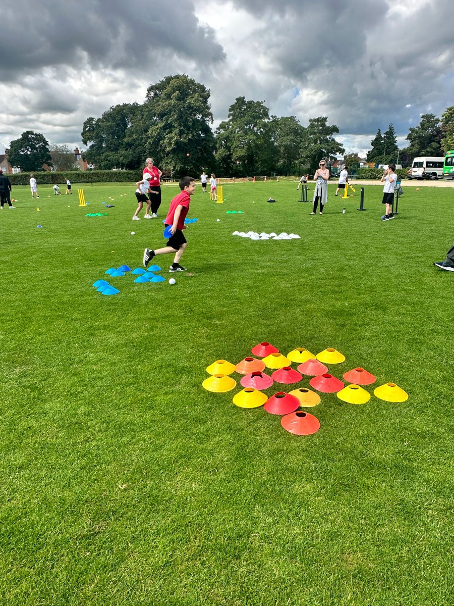🏏 Yesterday, <a href="/swindoncricket/">Swindon Cricket Club</a> hosted our <a href="/LordsTaverners/">Lord's Taverners</a> SEND Festival with pupils from schools across Swindon joining <a href="/Wilts_Super1s/">Super 1s Wiltshire</a> and other members of the team for a day of fun filled Cricket activity 😃

👍 We hope everyone had a great time 👍