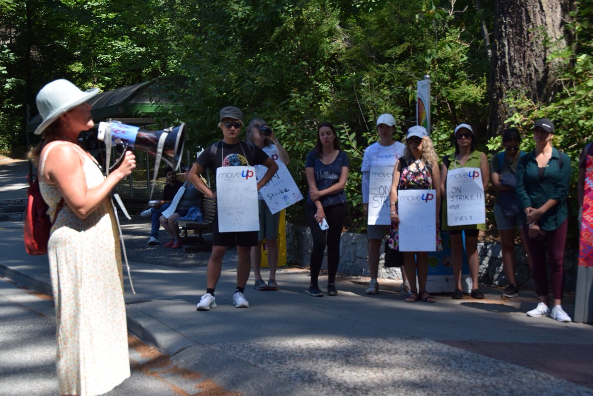 CapUFaculty's tweet photo. Taryn Thompson, President of VCCFA, sharing her admiration for MoveUp’s tenacity #capufaculty #MoveUPTogether #universitystrike #capu #capilanou #strike #workersrights #capustrike #caut #globalbc #cbcnewsvancouver #cbcnewsbc #thetyee #canadianlabour
#northshorenews #fpse #bcfed https://t.co/vxSBlmalfh