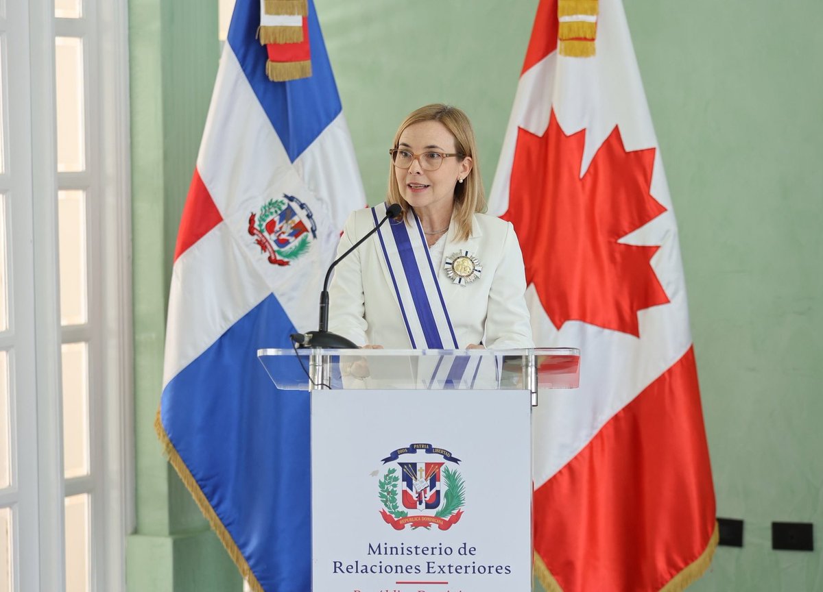ChristinLaberge's tweet photo. Hoy termino mi mandato como Embajadora de Canada en la República Dominicana. Feliz por el trabajo realizado, por las amistades hechas, feliz de haber conocido este maravilioso país y su gente. Hasta pronto! https://t.co/khYWkL2wgw