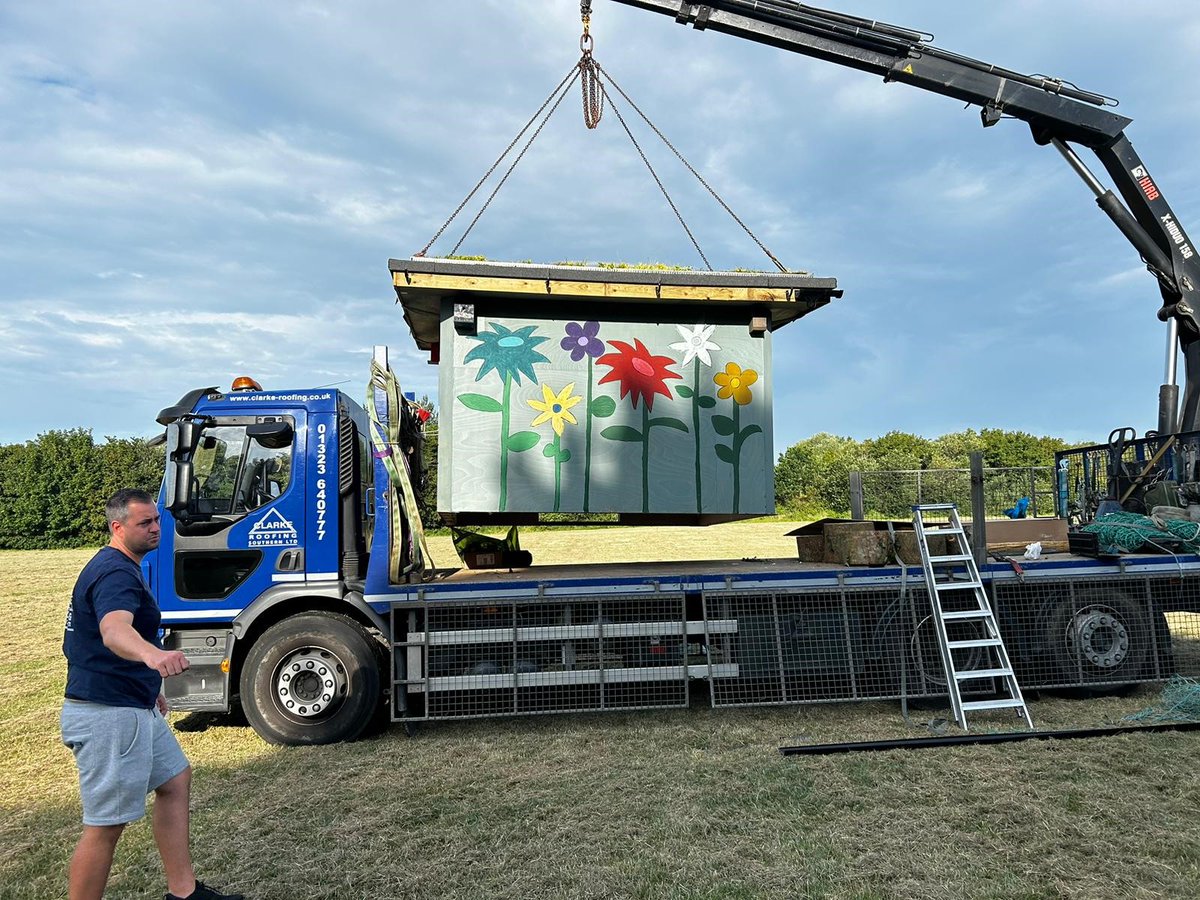 Bauder supported @ClarkeRoofingSL on their entry with Shinewater Primary School into the ‘Green Technology House Building Competition’, organised by EcoEd 2030 CIC and Eastbourne Council 🌍 Read the full article here 👉 bit.ly/3O0Iytc