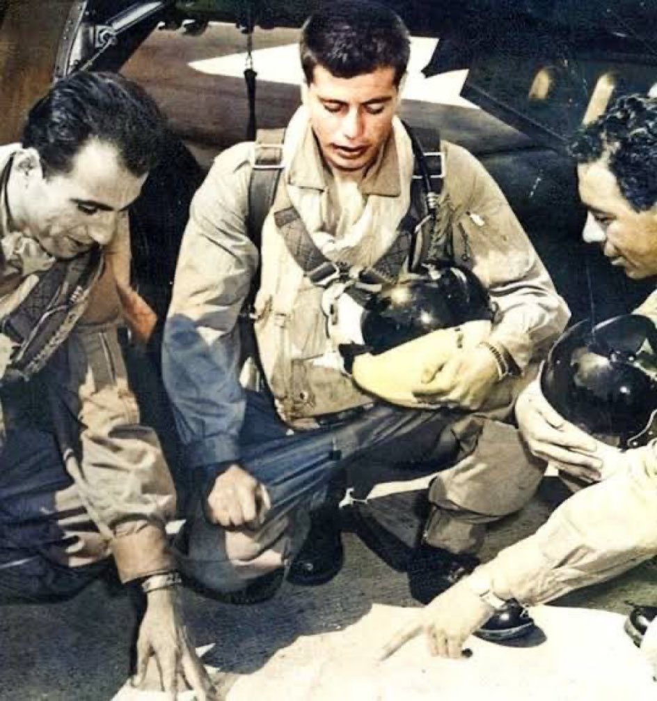 İşkence sırasında gözü oyulan, pazıları matkapla delinen, edep yerleri ezilen, kafasına beton çivisi çakılan, sol ayağı kırılan, boğazı göbeğine kadar yarılarak iç organları çıkarılarak Rumlar tarafından şehit edilen Pilot Yüzbaşı Cengiz Topel…

Ruhun şad olsun.