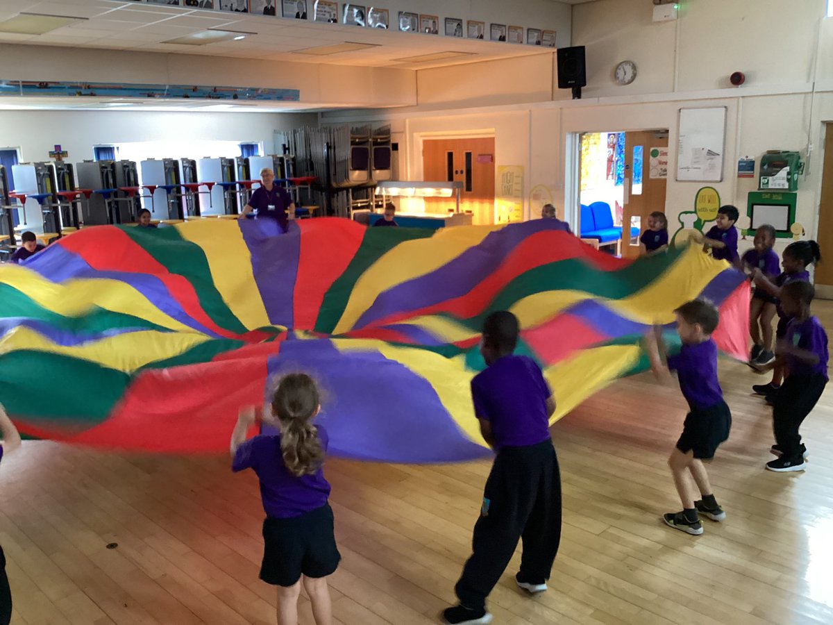 ourladyqop's tweet photo. Reception children had lots of fun with the parachute during PE. #olqpreception #olqpcstparticipation https://t.co/nhYKjmMnO0