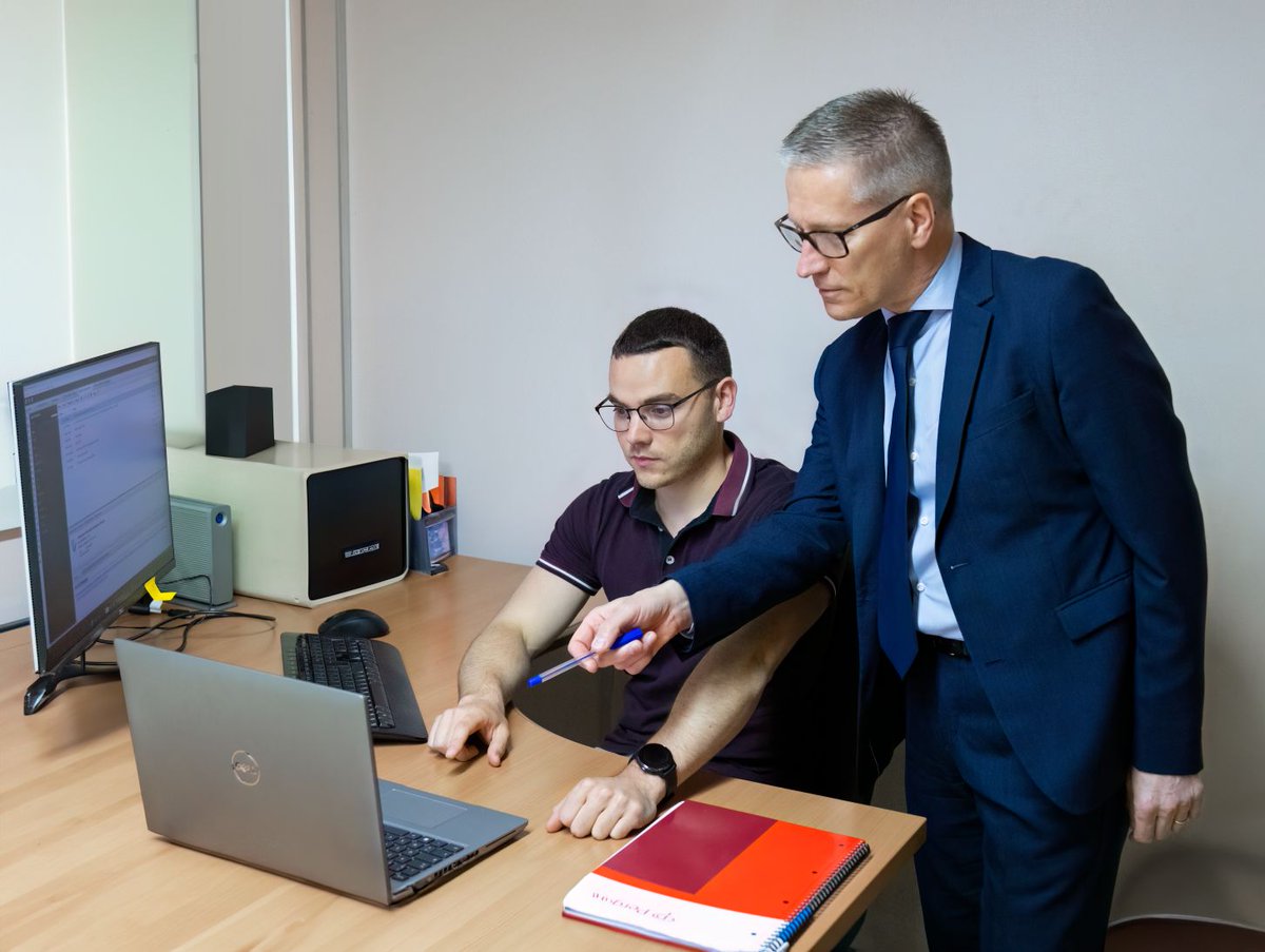 Discover #Aisa's French factory, nestled in the Champagne region. Since 2014, our skilled team of 30 experts in Sainte-Menehould has been producing top-notch equipment, like our TV99 injection molding machine and DXL extrusion-labelling module. Cheers to our French team! 🙌