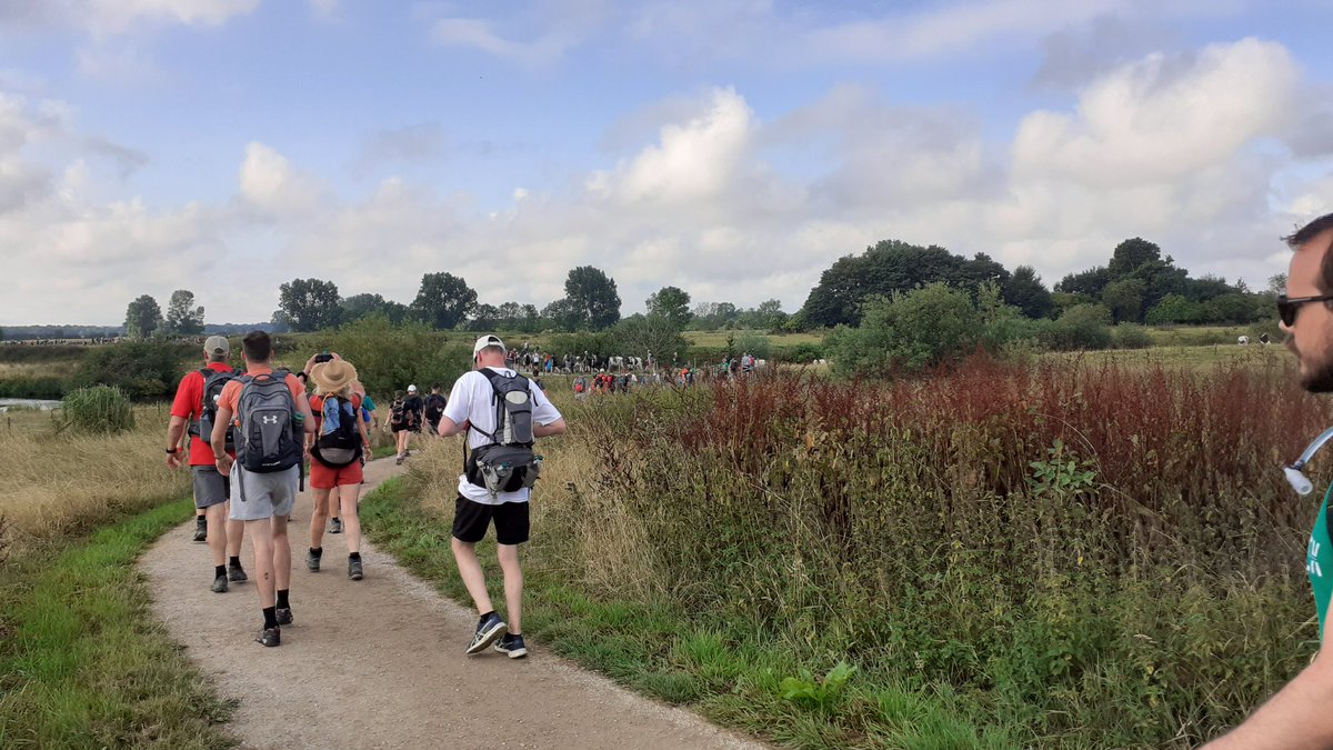 #4daagse slingert weer door 't prachtige Genneperhuys. Zet um op lopers! Bijna op de helft!