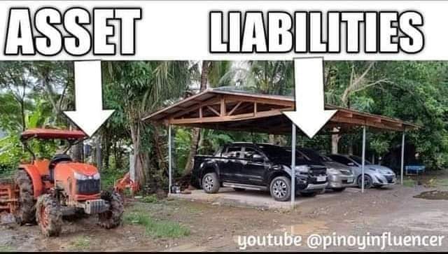 afyanIFP's tweet photo. Aset vs Liabiliti

Anak: Ayah, boleh saya nak cakap sedikit?

Ayah: Apa dia?

Anak: Ramai kawan-kawan saya ada kereta tapi saya tak ada. Saya malulah, ayah....

Ayah: Jadi, apa yang kamu nak ayah buat?

Anak: Saya nak ayah belikan kereta. 

Ayah: Oh begitu rupanya. Ada kereta tertentu yang kamu nak?

Anak: Ada, ayah. Tapi bukan Tesla la.. (tersenyum-senyum). . 

Ayah: Begini, ayah aakan bagi kamu duit tapi dengan satu syarat.

Anak: Apa syaratnya?

Ayah: Kamu tak boleh guna duit tu beli kereta, tapi kena laburkan untuk perniagaan. Dapat untung nanti, baru boleh beli kereta guna duit keuntungan tu. 

Anak: Hmmmm... Baik ayah. Saya setuju. .

Lalu si ayah memberikan si anak sejumlah wang untuk dia mulakan perniagaan. Si ayah mengajar sedikit sebanyak selok belok perniagaan. 

Sebulan kemudian, si ayah bertanyakan perniagaan anaknya. Kata si anak, perniagaannya berjalan dengan baik. 

Beberapa bulan kemudian, si ayah bertanya dia lagi tentang perniagaannya. Anak itu bercerita yang dia sudah mula untung  daripada perniagaannya tu.

Begitulah yabg berlaku saban bulan, si ayah bertanyakan perkembangan bisnes si anak.

Apabila genap setahun, si ayah minta anaknya tunjuk sejauh mana perniagaannya dah maju.

Lalu si anak dengan penuh rasa gembira bercerita tentang perkembangan bisnesnya. 

Ayah: Daripada apa yang kamu ceritakan, ayah boleh nampak yang kamu dah buat banyak duit.

Anak: Ya, ayah.

Ayah: Kamu masih ingat tak perjanjian kita tahun lepas?

Anak: Ya, saya ingat
.
Ayah: Apa perjanjiannya?

Anak: Kita bersetuju yang saya harus melabur duit tu dan baru boleh beli kereta guna untung perniagaan.

Ayah: Kenapa kamu tak beli kereta lagi?

Anak: Saya dah tak nak kereta lah. Saya nak melabur lagi banyak.

Ayah: Bagus. Kamu dah belajar pelajaran yang ayah nak ajar.

- Kamu tak perlu pun kereta tu, kamu cuma nak rasa kena ikut orang je. Nanti lagi banyak masalah kewangan. Kereta bukan aset pun; malah liabiliti.

- Yang kedua, penting sangat untuk kamu melaburkan untuk masa depan sebelum hidup senang-senang.

Anak: Terima kasih ayah.

Lepas tu, si ayah memberi si anak kunci kereta Tesla model terkini yang tak masuk Malaysia lagi. 

MORAL:
1. Sentiasa labur ke atas diri sendiri dahulu sebelum hidup mengikut kehendak hati.

2. Apa yang kita rasa perlu sekarang, boleh jadi cuma kehendak sahaja dan bukan keperluan pun. 

3. Penting untuk membezakan antara harta dan liabiliti supaya apa yang kita anggap sebagai harta hari ini tidak menjadi liabiliti pada masa depan.

Sumber: Internet 
Artikel asal dalam English, saya translate ke BM

Follow @afyanIFP utk lagi tip-tip kewangan dari Wakanda
