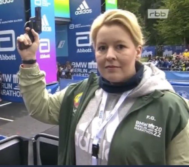Du triffst auf eine Löwin in Brandenburg. Choose your fighter (ein thread)