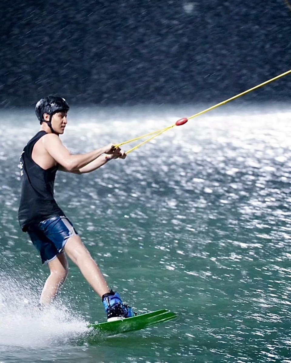 OhmyloveLat's tweet image. Actualización IG 💗 

ohm_thitiwat: 🏄🏻‍♂️💦 #Ohmthitiwat #TRjourney #wakeboarding

#โอห์มไง