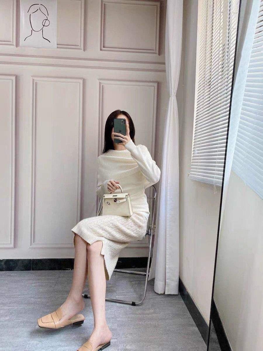 bq25803975's tweet photo. 清纯少妇一枚，已经是迫不期待，饥渴难耐，有没有同城的线下哟的，评论区评论，25岁以下勿扰…… #内射 # 吞精 # 反差 # 情趣 #MIvsLSG # 调教 #Bitcoi #反差婊 https://t.co/6QEdsd821v
