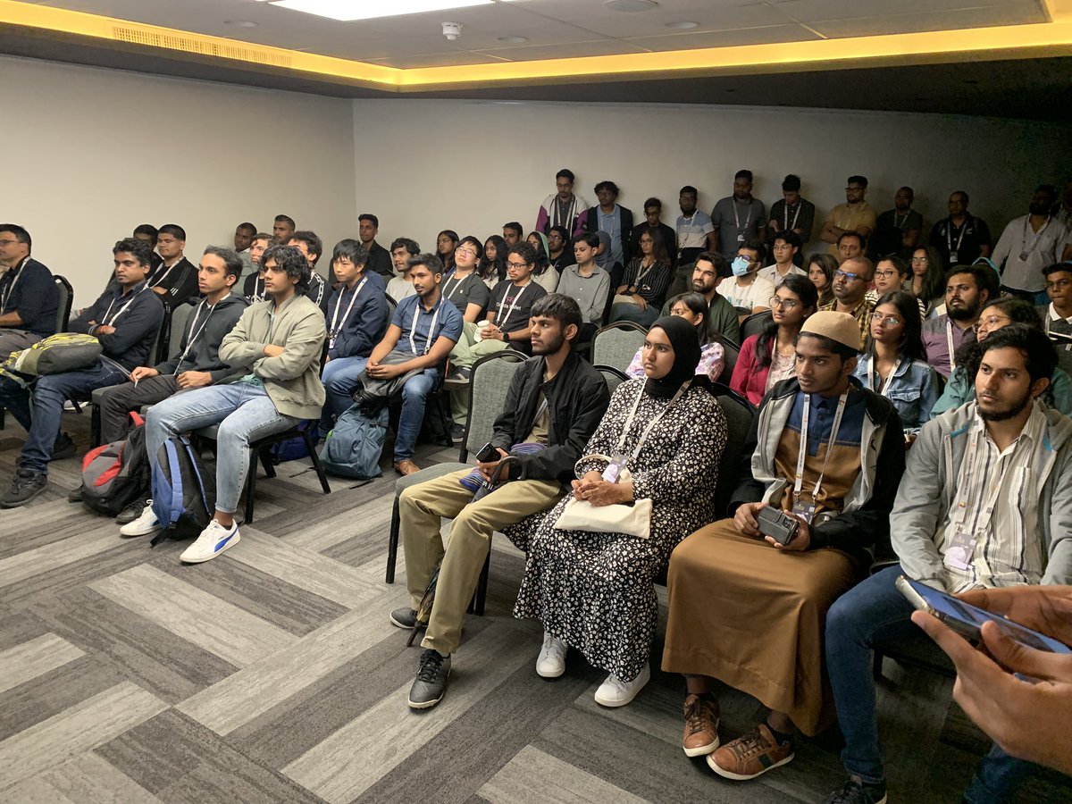 House full in #pymug session at #devconmu!! 🔥#python