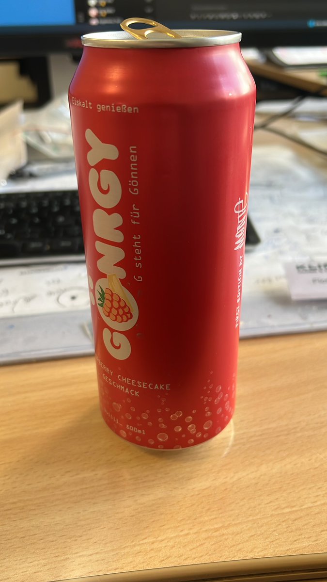 mastermischke's tweet image. Meine Meinung zu #gönrgy in rot
Geschmacklich sehr ungewohnt und speziell. 
Für 1,49€ definitiv zu teuer. 
Blauer #monster &amp;gt; #gönrgy 

Leider waren die anderen Sorten schon ausverkauft … inkl. leerer! Kartons.