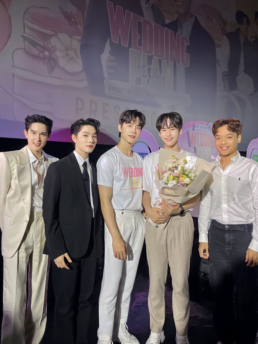 TBD_lo's tweet photo. 보스뉴이어랑 써니 같은 시리즈에 나왔었는데 이젠 써니가 주인공인 시리즈에 보스뉴이어가 협찬하다니
신기한 인연이여 응원하는거 보기좋아💕
#sunnywnrt 
#bbbothhh #newyear_kitiwhut https://t.co/KGatOA6R7j