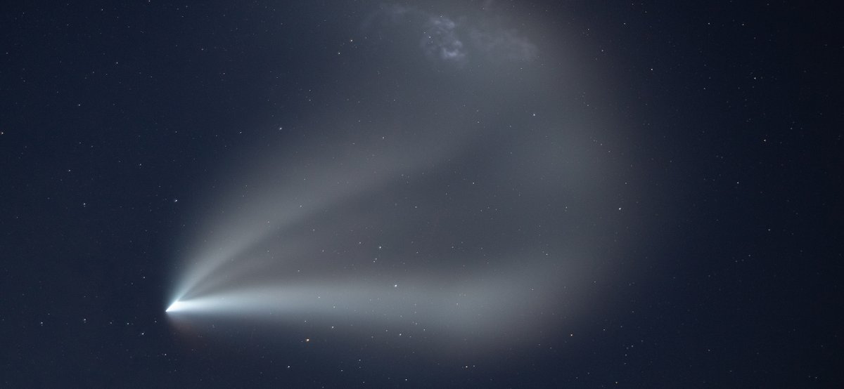 SpaceX's tweet photo. Falcon 9 launches 15 @Starlink satellites from SLC-4E in California https://t.co/bkvGX1sWzN