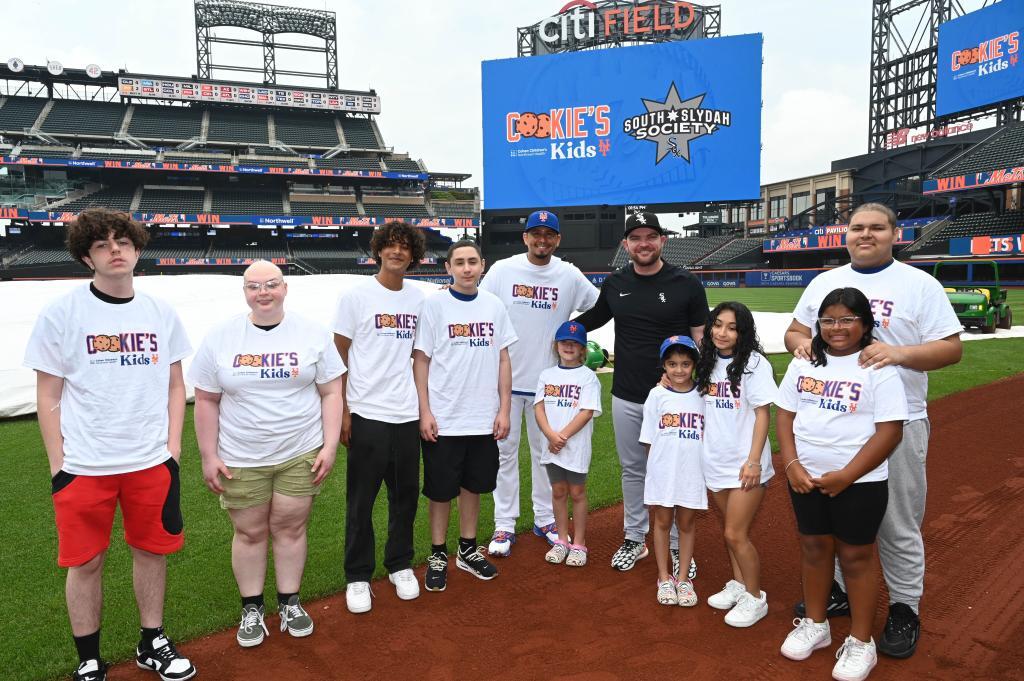 Carlos Carrasco, Liam Hendriks host pediatric cancer patients 
Before the gates opened Wednesday for the Mets-White Sox game at Citi Field, a group of pediatric cancer patients got to hear from a pair of cancer survivors and know that, disease or not, they can still do anyth… https://t.co/iUmoE4cDY9