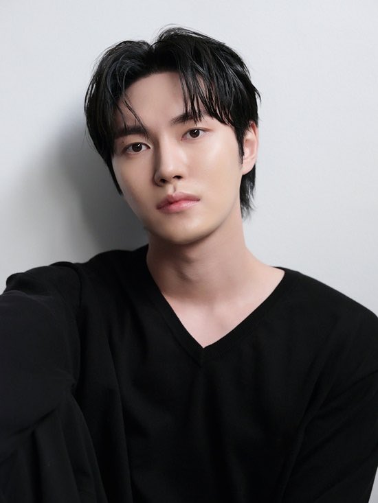 #LeeTaeRi confirmed cast for JTBC drama <#DestinedWithYou>, he will act as #Rowoon’s best friend Kim Wook.

Broadcast on Aug 23.

#JoBoAh #HaJoon #Yura