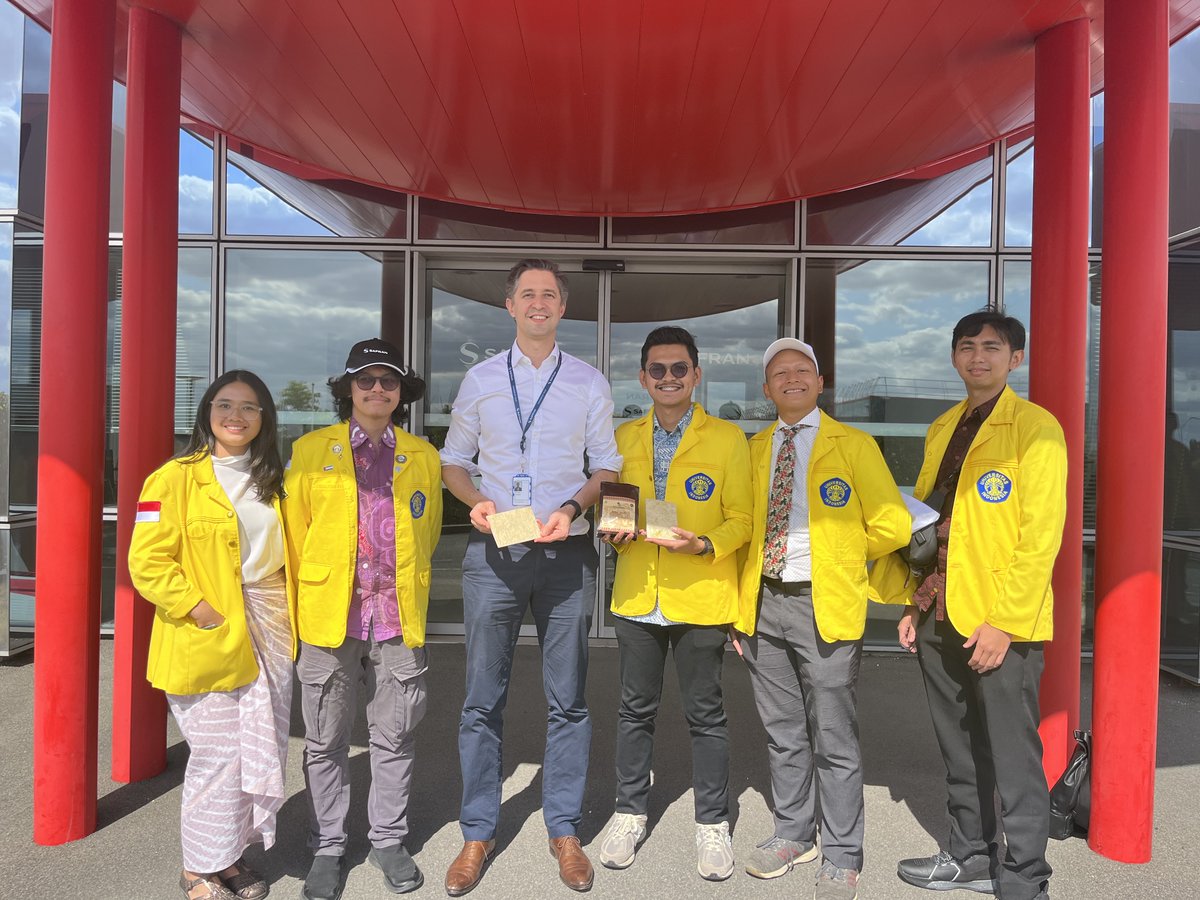 SAFRAN's tweet image. A few weeks ago, @SAFRAN challenged all #students to bring out #innovative ideas by imagining the #aeronautics #industry of tomorrow! ✈️

5 #students from the Indonesian University won our #challenge by proposing the development of a new #material for #aircraft #interiors, made