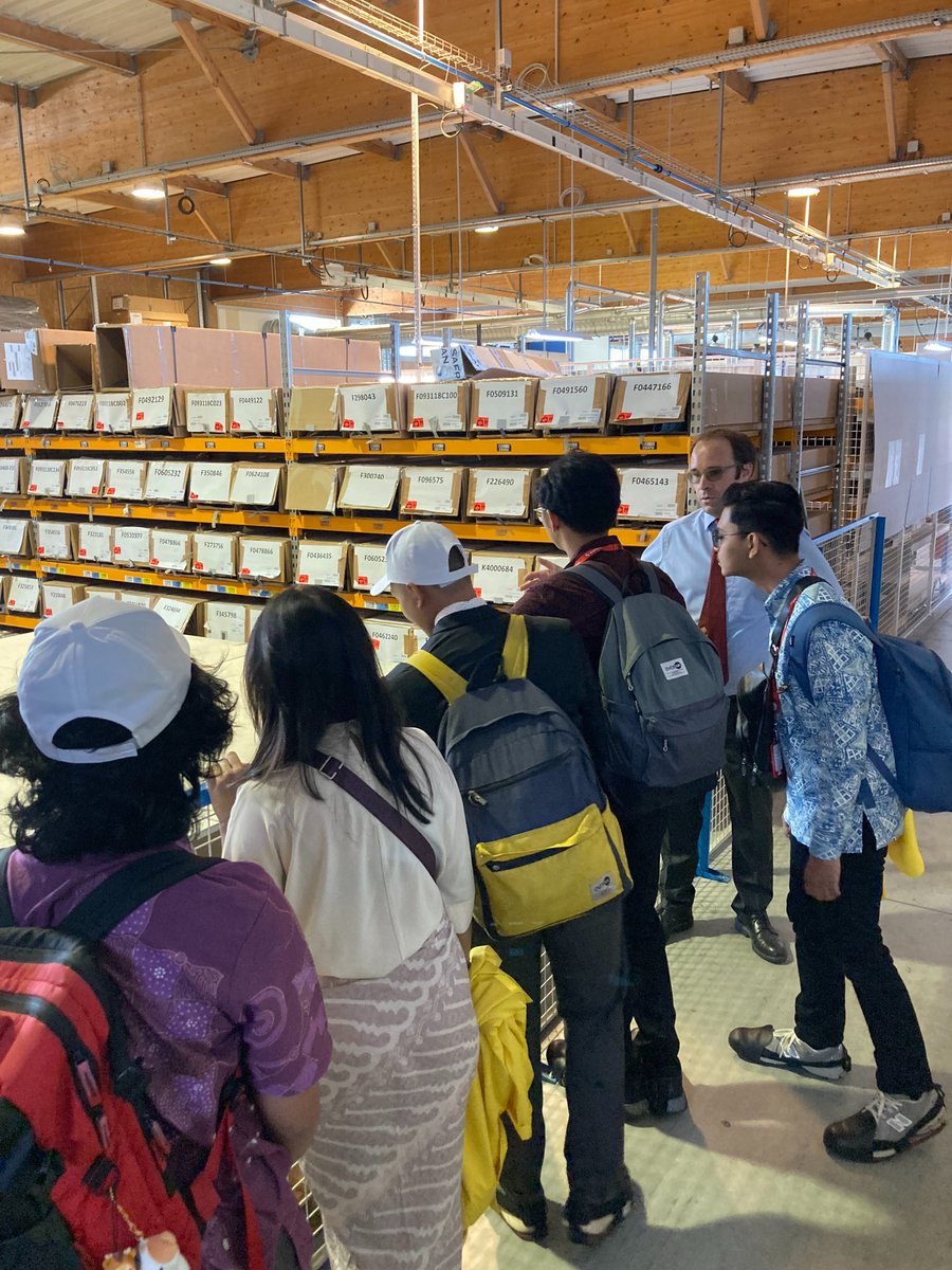 SAFRAN's tweet image. A few weeks ago, @SAFRAN challenged all #students to bring out #innovative ideas by imagining the #aeronautics #industry of tomorrow! ✈️

5 #students from the Indonesian University won our #challenge by proposing the development of a new #material for #aircraft #interiors, made