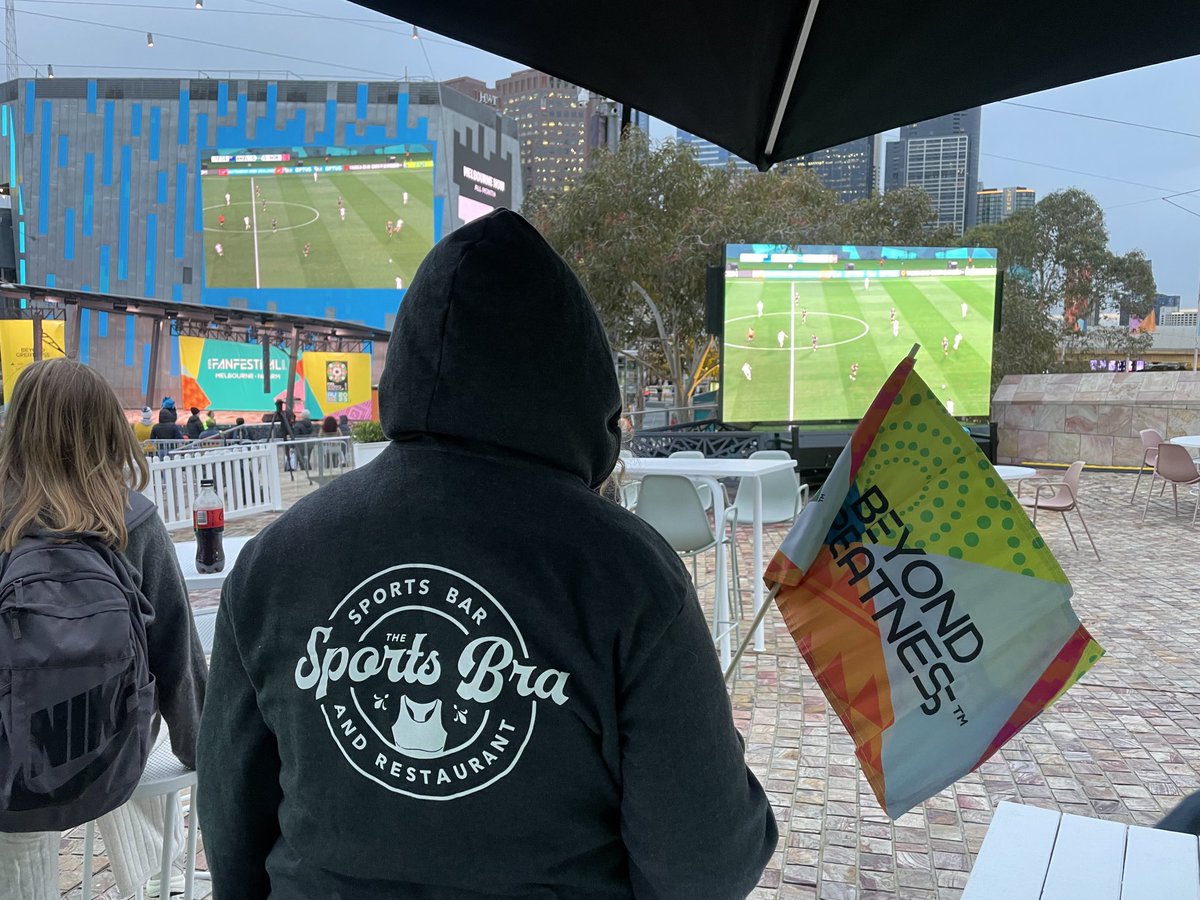 CarterHudson83's tweet photo. ⁦@DaniHudson1980⁩ representing ⁦@TheSportsBraPDX⁩ at the #FIFAWWC fan festival in Melbourne, Australia #BeyondGreatness https://t.co/ycS1iConIL