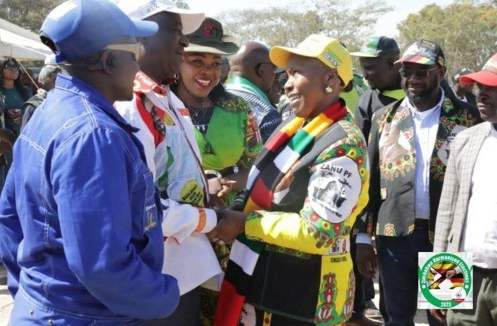 PaidamoyoMutsv1's tweet photo. Cde Oppah Muchinguri was in SEKE, DEMA, Mash East yesterday where she addressed thousands of ZANU PF Party Supporters.
#EDPfeeeeee
#ZANUPFPfeeee https://t.co/JHAp5diek4