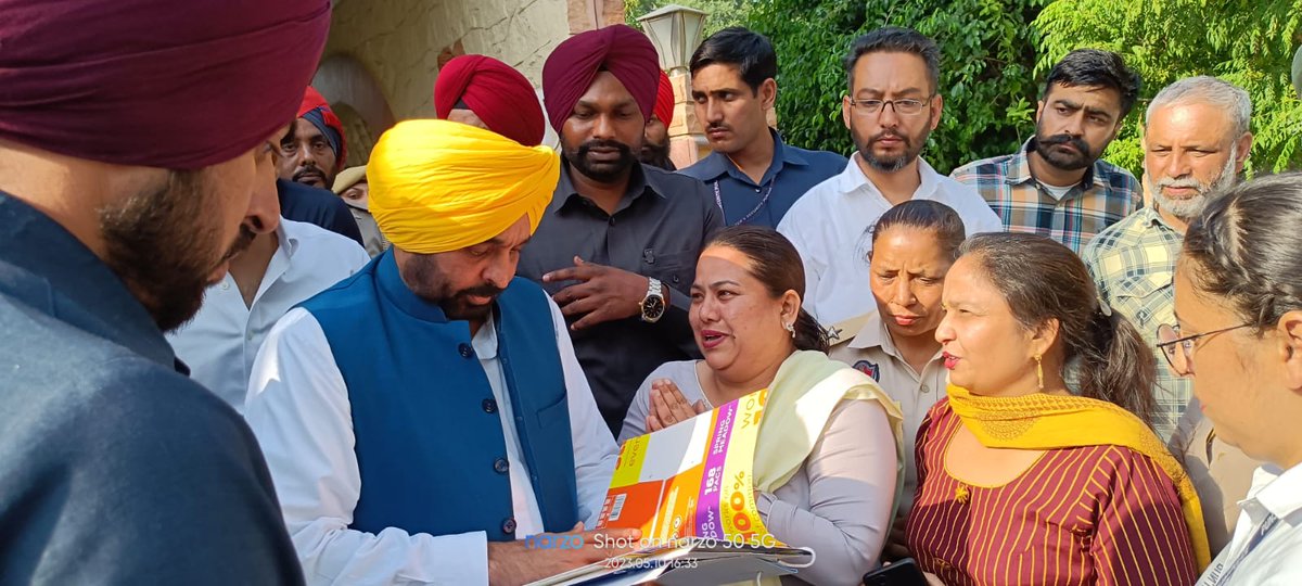 bhrupal07's tweet photo. @BhagwantMann @CMOPb
@SaanjhPB
@PunjabGovtIndia
@PunjabPoliceInd
@CsPunjab
@AAPPunjab
@DGPPunjabPolice
@GurpreetDeo3
#recruitment2021 #punjabpolice #civilianstaff #ITdomain #unemployed
CMਜੀ ਬੇਨਤੀ ਹੈ BHSBIET ਲਹਿਰਾਗਾਗਾ ਸੰਗਰੂਰ ਦੇ ਸਟਾਫ਼ ਦੀ 43 ਮਹੀਨੇਆਂ ਤੋਂ ਰੁੱਕੀ ਤਨਖਾਹ ਜਾਰੀ ਕਰਨ ਦੀ ਕ੍ਰਿਪਾਲਤਾ ਕਰਨੀ ਜੀ https://t.co/XtkglTFa06