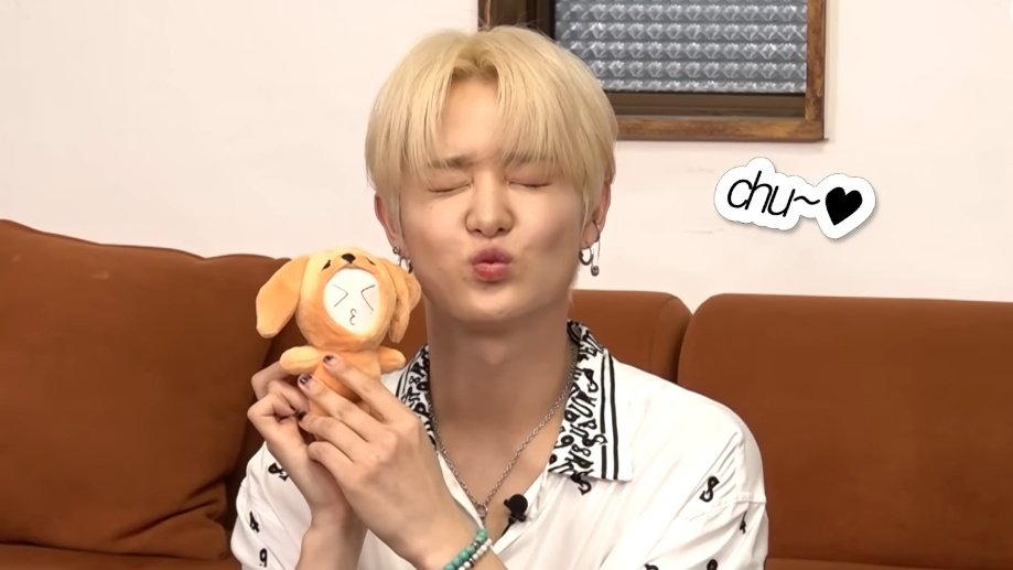 jihoonfilter_'s tweet photo. he's the cutest ㅠㅠ https://t.co/txcaI4AdW7