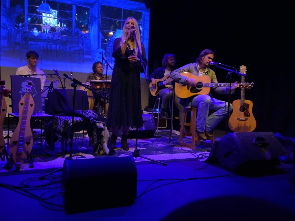 Wonderful first performance to a Sold Out crowd at @the_springhavant last night.. Such a lovely evening.. Two tickets left for @dorchester_arts Tonight 💙💙 #jonimitchell #jonimitchelluk #thisflighttonightthesongsofjonimitchell #bothsidesnow #thisflighttonight