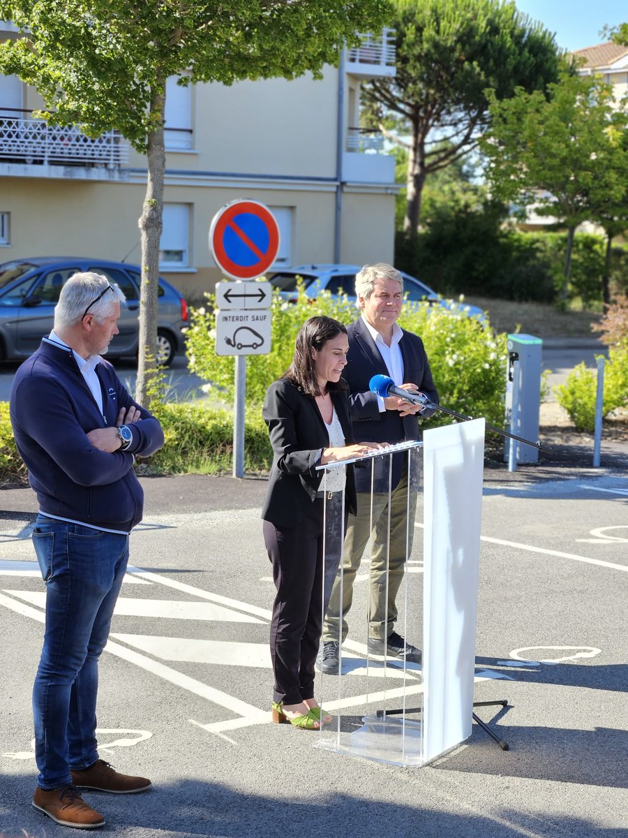 VilleLaBaule's tweet photo. 🚗 𝐌𝐨𝐛𝐢𝐥𝐢𝐭𝐞́𝐬 🚗
Inauguration du réseau de bornes de recharge électrique.
@franck_louvrier
#vivreaupaysdesvacances #easycharge https://t.co/UrawkgdRWU