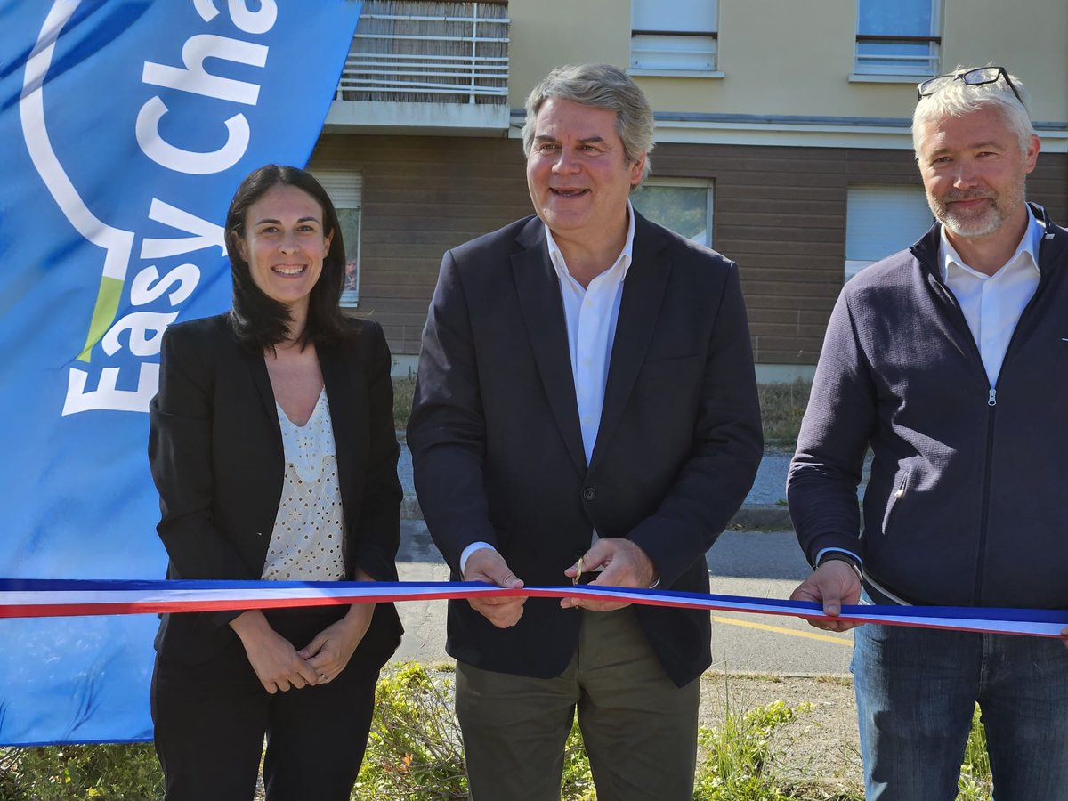 VilleLaBaule's tweet photo. 🚗 𝐌𝐨𝐛𝐢𝐥𝐢𝐭𝐞́𝐬 🚗
Inauguration du réseau de bornes de recharge électrique.
@franck_louvrier
#vivreaupaysdesvacances #easycharge https://t.co/UrawkgdRWU