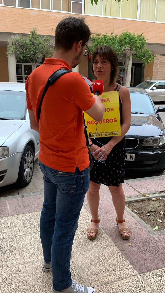Creerennosotros's tweet photo. 🟨 @Creerennosotros informa del acto de protesta que se han realizado este lunes día 17 en #ZARAGOZA ‼️ en el sector de la #ImagenPersonal por LA RESTITUCIÓN DEL IVA AL 10%, que se enmarca en la campaña  #AHORAVOTAMOS NOSOTROS  
#larebeliondelastijerasrotas https://t.co/gozffyLsyQ