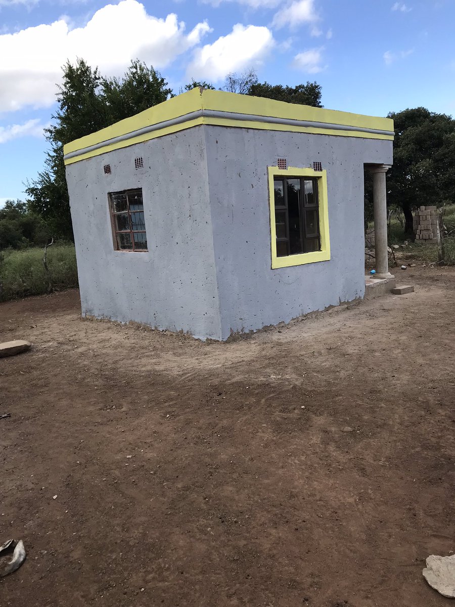 falakhe02's tweet photo. My job  painting and electric wirering https://t.co/abjVlOV9hL