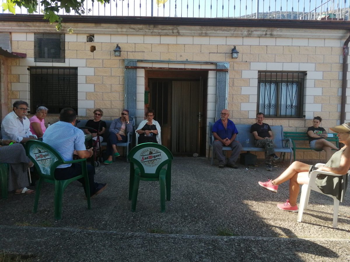 EvPcasBURGOS's tweet photo. Ayer nos juntamos con los vecinos de Madrid de las Caderechas y alrededores, para saber más de su preocupación de futuro, de las posibilidades y necesidades, como aquellas cosas que pueden salvar de la Despoblación a todos estos pueblos.
Nuestros pueblos vivos. https://t.co/jgu6qxM7MR