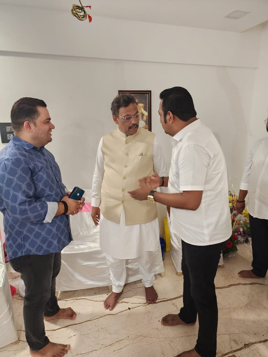 ghadge_arjun's tweet photo. भारतीय जनता पक्षाचे राष्ट्रीय सरचिटणीस , माजी शिक्षणमंत्री विनोदजी तावडे साहेब यांना त्यांच्या जन्मदिवसानिमित्त त्यांच्या राहत्या घरी महेश पारकर साहेब यांच्या समवेत जाऊण वाढदिवसाच्या निमित्ताने शुभेच्छा दिल्या ..... साहेब जन्मदिवसाच्या मनापासून शुभेच्छा
@TawdeVinod https://t.co/lkTi03XVBI