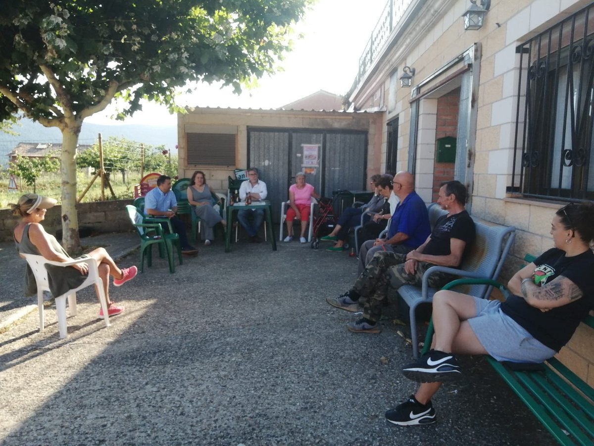 BurgosEV's tweet photo. Ayer nos juntamos con los vecinos de Madrid de las Caderechas y alrededores, para saber más de su preocupación de futuro, de las posibilidades y necesidades, como aquellas cosas que pueden salvar de la Despoblación a todos estos pueblos.
Nuestros pueblos vivos. https://t.co/yeWTMW6Ugp