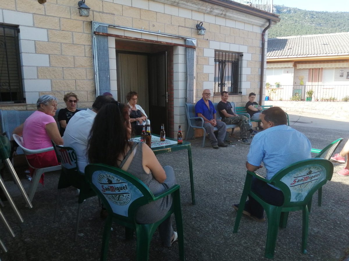 BurgosEV's tweet photo. Ayer nos juntamos con los vecinos de Madrid de las Caderechas y alrededores, para saber más de su preocupación de futuro, de las posibilidades y necesidades, como aquellas cosas que pueden salvar de la Despoblación a todos estos pueblos.
Nuestros pueblos vivos. https://t.co/yeWTMW6Ugp