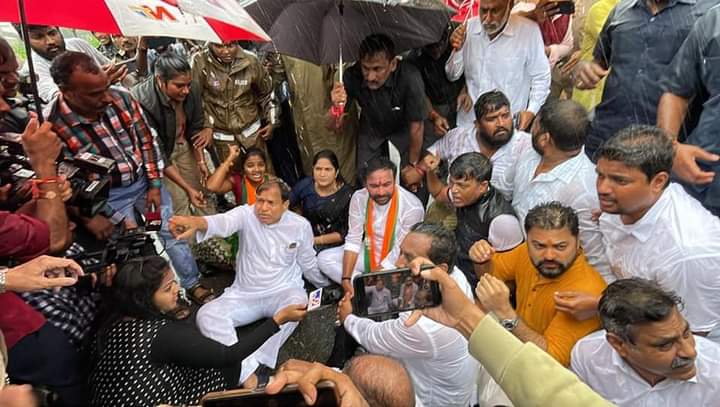 ReddySudhakar21's tweet photo. Outrageous and Coward #BRSGovt of CM KCR has   illegally detained Hon'ble Union Minister and BJP Telangana  President Shri @kishanreddybjp   Ji, to stop him from going to inspect #Batasingaram Double bedroom houses. 

BRS Govt lost all its ethics and democratic principles with the blatant misuse of power and this is the end game of #BRSParty in Telangana has began!

#Batasingaram #Hyderabad
#Bjp4telangana