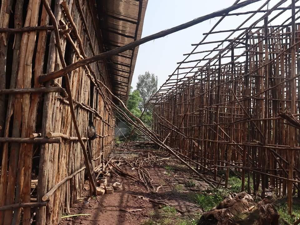 BahirdarC's tweet photo. በራሳቸው አቅም መተዳደር የማይችሉ ነዋሪዎች ያለባቸውን የመኖሪያ ቤትና ሌሎች ችግሮቻቸውን መፍታት የአብሮነት ፣የመተሳሰብ ፣የህሌና እንዲሁም የስነ ልቦና ስብራትን የሚጠግን በጎ ተግባር ነው።
አቶ ባየ አለባቸው የባህርዳር ከተማ ም/ከንቲባ https://t.co/WeebRo5MIT