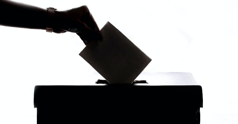 KreabEspana's tweet photo. ✍ A las puertas de las elecciones del #23J, sabemos que las redes sociales han tenido un papel determinante en las campañas electorales de los distintos partidos. En este #KreabExplains, Iratxe de la Cámara, directora asociada de #ComunicaciónCorporativa, lo analiza.