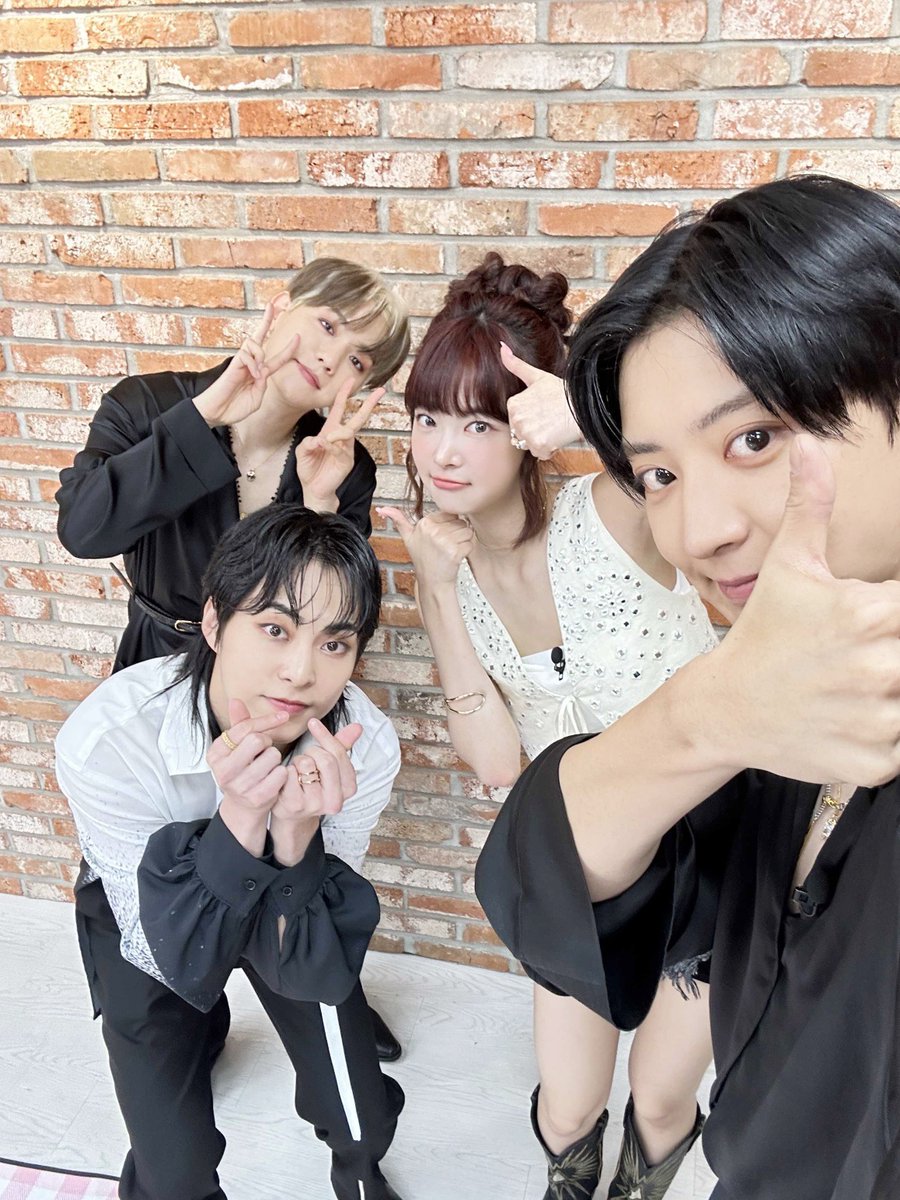 eunchae_diary's tweet image. #은채의스타일기
은채와 #엑소 SBN의 만남👏🏻
오늘 저녁 7시✔️ 많.관.부‼️

@le_sserafim
@weareoneEXO

#HONGEUNCHAE #홍은채
#EXO #시우민 #백현 #찬열

COMING SOON⬇️
youtu.be/dVZh5Bfu8eU