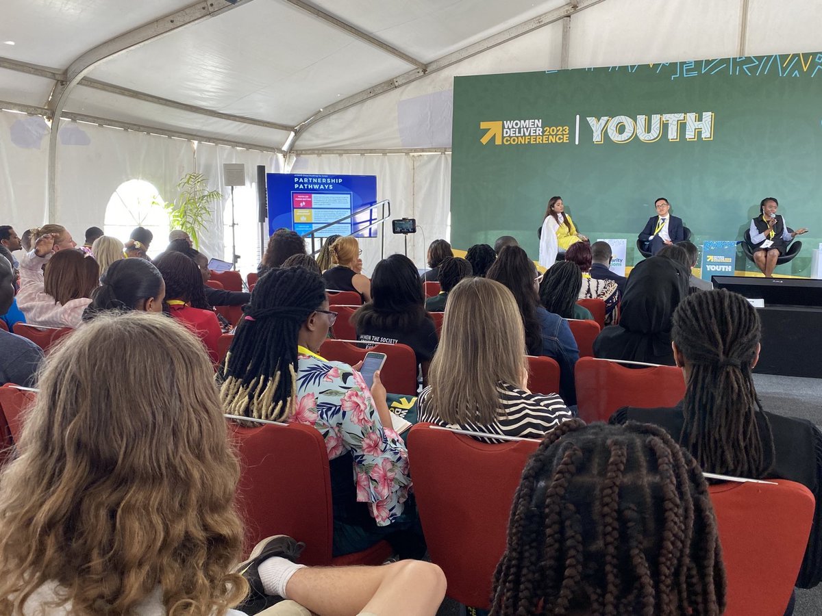 BMZ_Bund's tweet photo. Wie schaffen wir gleichberechtigte und damit widerstandsfähigere Gesellschaften, um so globale Krisen zu bewältigen? Darum ging es im Austausch mit der Zivilgesellschaft bei der @WomenDeliver Konferenz in Kigali. #feministischeEntwicklungspolitik #WD2023 https://t.co/LhOYsNhoNV